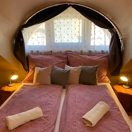 Centrum Vendeghaz Guest house *